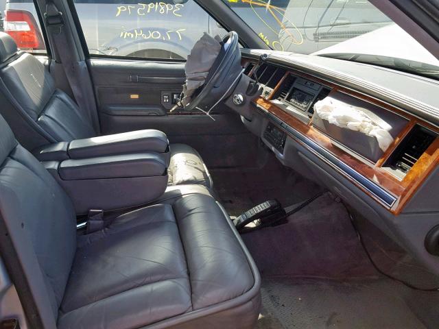 1LNLM83W1PY601943 - 1993 LINCOLN TOWN CAR C SILVER photo 5