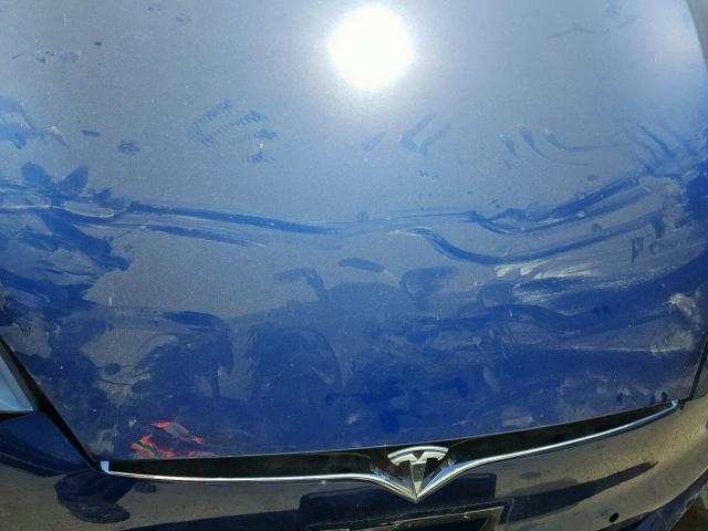 5YJSA1E25JF245322 - 2018 TESLA MODEL S BLUE photo 7