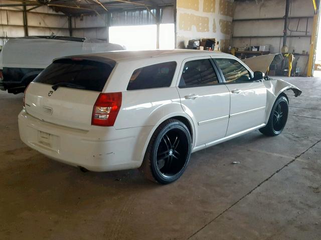 2D4FV47T97H643426 - 2007 DODGE MAGNUM SE WHITE photo 4