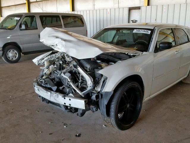 2D4FV47T97H643426 - 2007 DODGE MAGNUM SE WHITE photo 9