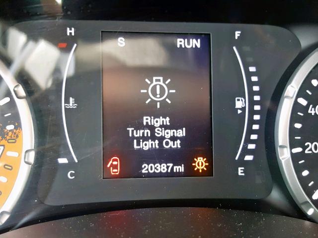 ZACCJBAH7JPH25438 - 2018 JEEP RENEGADE S SILVER photo 8