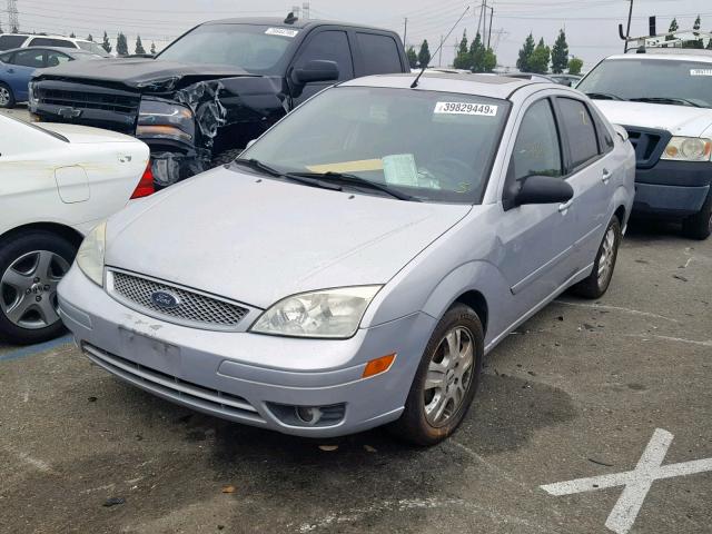 1FAHP38Z56W185693 - 2006 FORD FOCUS ZX4 SILVER photo 2