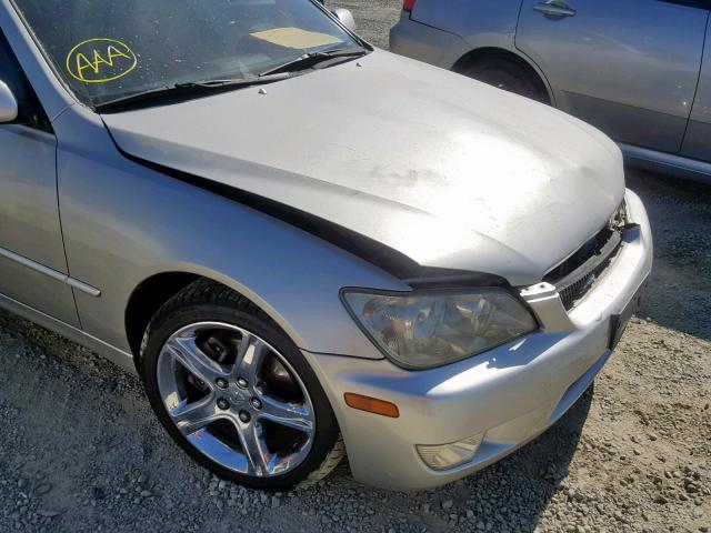 JTHBD192430077223 - 2003 LEXUS IS 300 SILVER photo 9