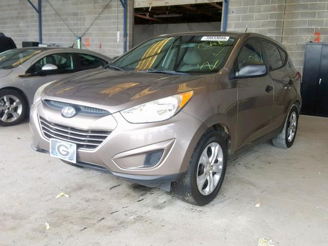 KM8JT3AB3BU121044 - 2011 HYUNDAI TUCSON GL BROWN photo 2