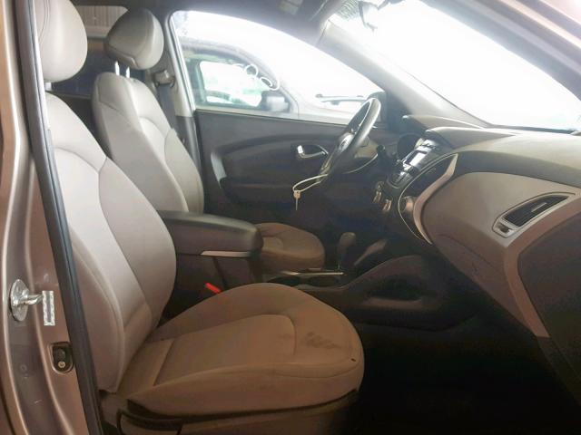 KM8JT3AB3BU121044 - 2011 HYUNDAI TUCSON GL BROWN photo 5