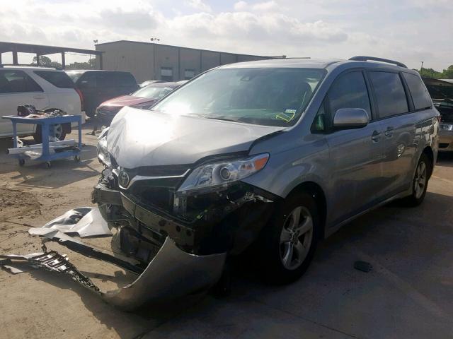 5TDKZ3DCXJS926604 - 2018 TOYOTA SIENNA LE SILVER photo 2