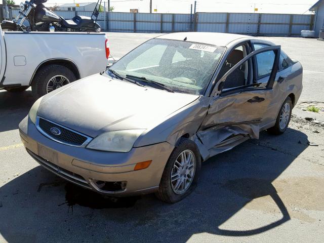 1FAFP34N65W244825 - 2005 FORD FOCUS ZX4 BEIGE photo 2