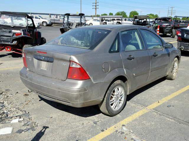 1FAFP34N65W244825 - 2005 FORD FOCUS ZX4 BEIGE photo 4