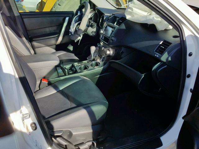 5TDBK3EH3DS195856 - 2013 TOYOTA HIGHLANDER WHITE photo 5