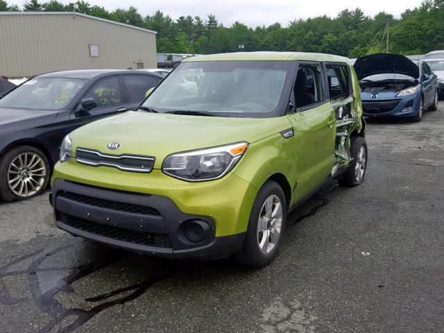 KNDJN2A20H7877690 - 2017 KIA SOUL GREEN photo 2