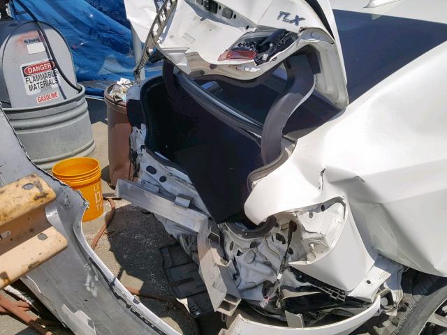 19UUB2F56HA000005 - 2017 ACURA TLX TECH WHITE photo 9