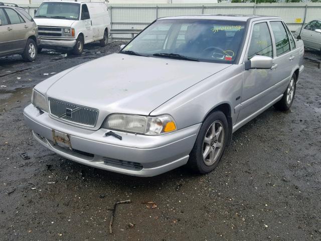 YV1LS5644W1439181 - 1998 VOLVO S70 GLT SILVER photo 2