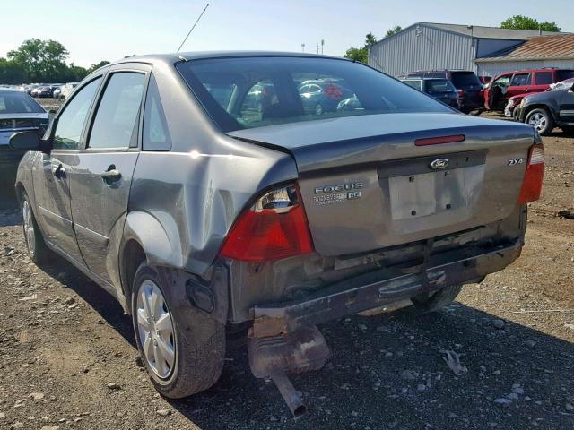 1FAFP34N86W172298 - 2006 FORD FOCUS ZX4 GRAY photo 3