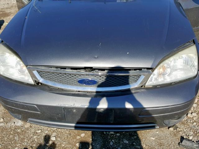 1FAFP34N86W172298 - 2006 FORD FOCUS ZX4 GRAY photo 7