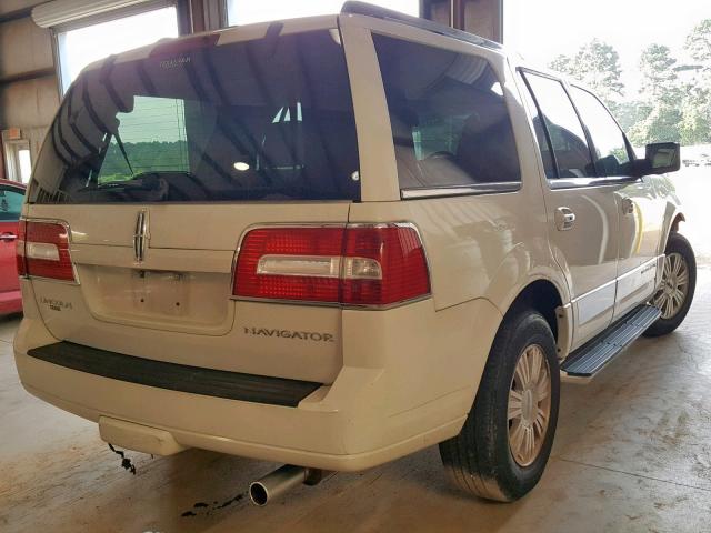 5LMFU27578LJ08792 - 2008 LINCOLN NAVIGATOR WHITE photo 4