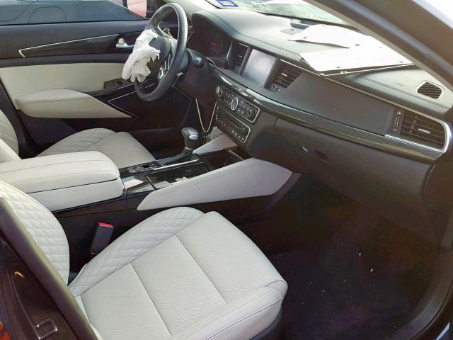 KNALC4J12J5097335 - 2018 KIA CADENZA LU BLUE photo 5