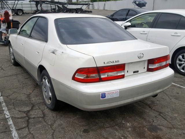 JT8BF28G1Y5102232 - 2000 LEXUS ES 300 WHITE photo 3