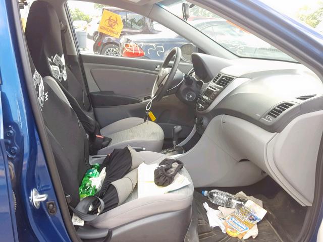 KMHCT4AE2HU186565 - 2017 HYUNDAI ACCENT SE BLUE photo 5