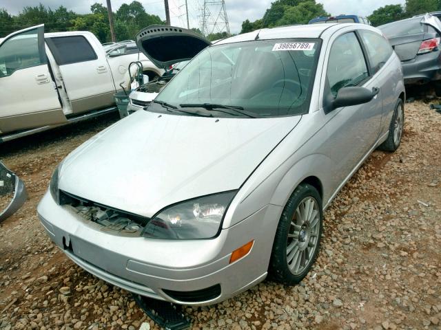 1FAFP31N66W151941 - 2006 FORD FOCUS ZX3 SILVER photo 2