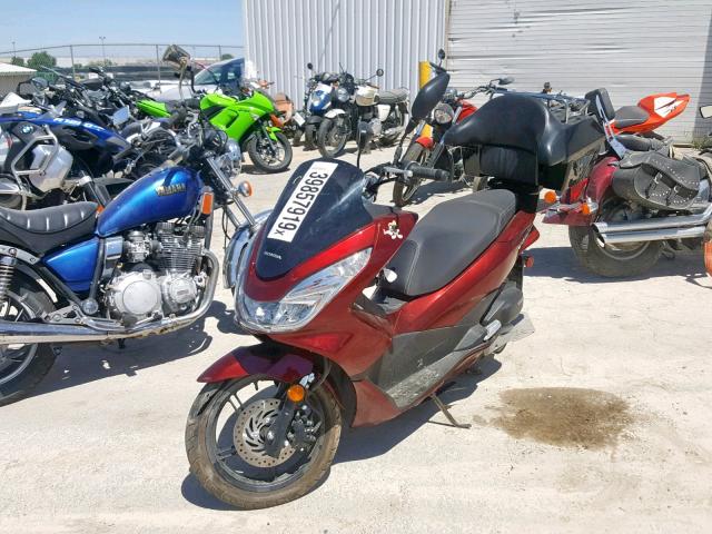 RLHKF1809GY100076 - 2016 HONDA PCX 150 RED photo 2