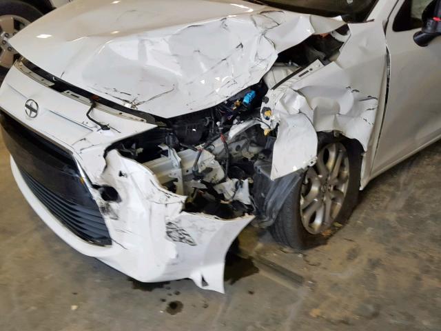 3MYDLBZV6GY105842 - 2016 TOYOTA SCION IA WHITE photo 9