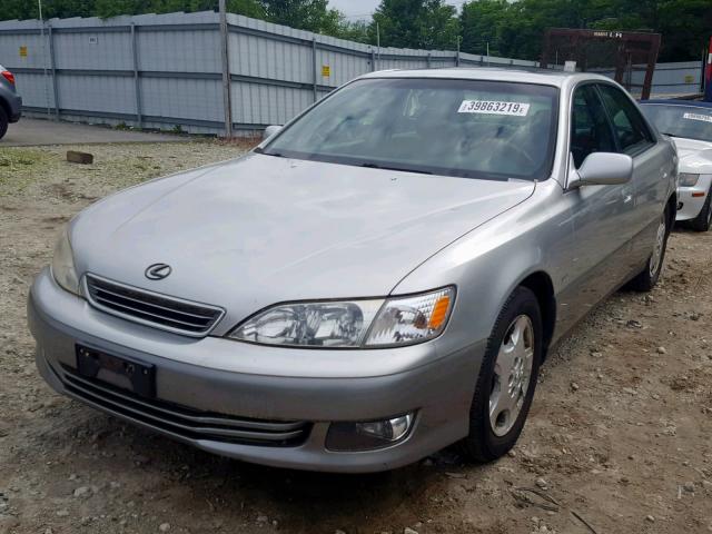 JT8BF28GXY5101760 - 2000 LEXUS ES 300 SILVER photo 2