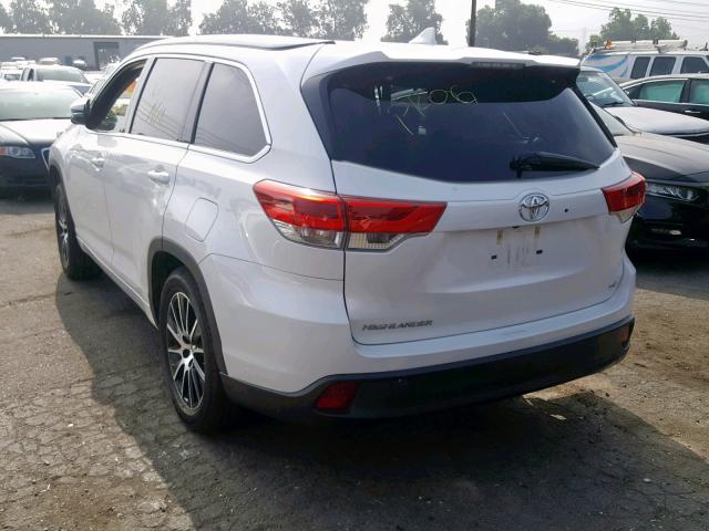 5TDKZRFH2JS539637 - 2018 TOYOTA HIGHLANDER WHITE photo 3