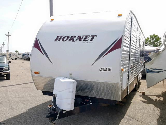 4YDT30R26B7200591 - 2011 KEYSTONE HORNET WHITE photo 2