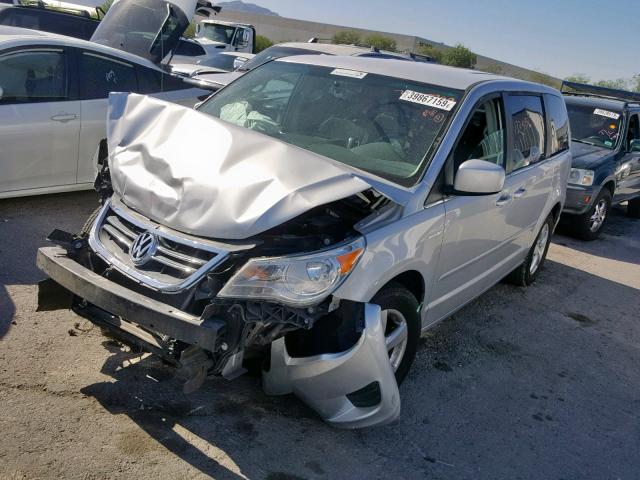 2V8HW341X9R578376 - 2009 VOLKSWAGEN ROUTAN SE SILVER photo 2