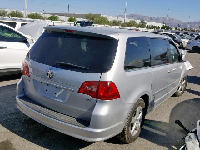 2V8HW341X9R578376 - 2009 VOLKSWAGEN ROUTAN SE SILVER photo 4