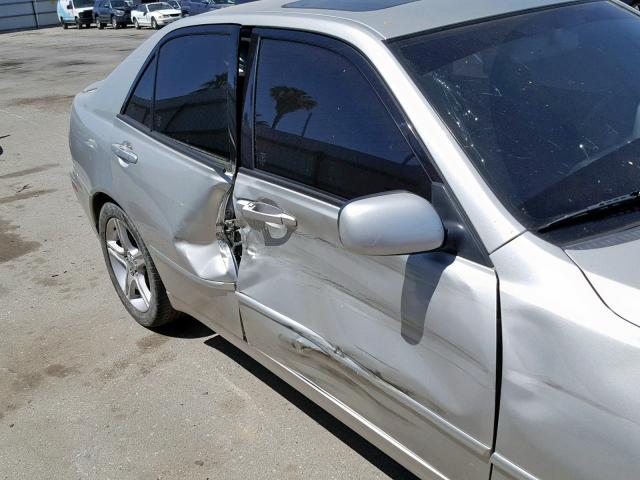 JTHBD192240085791 - 2004 LEXUS IS 300 SILVER photo 9