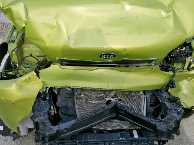 KNDJN2A29G7845464 - 2016 KIA SOUL GREEN photo 7