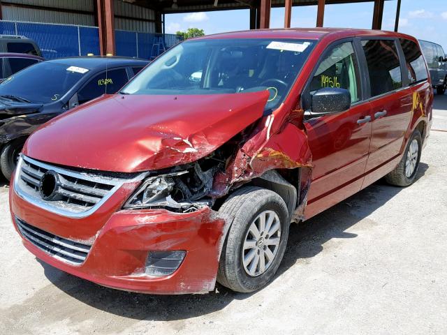 2V8HW44179R550654 - 2009 VOLKSWAGEN ROUTAN S RED photo 2