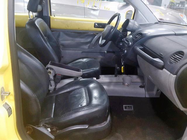 3VWCT21C61M405638 - 2001 VOLKSWAGEN NEW BEETLE YELLOW photo 5
