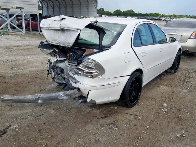 WDBUF65J75A688468 - 2005 MERCEDES-BENZ E 320 WHITE photo 4