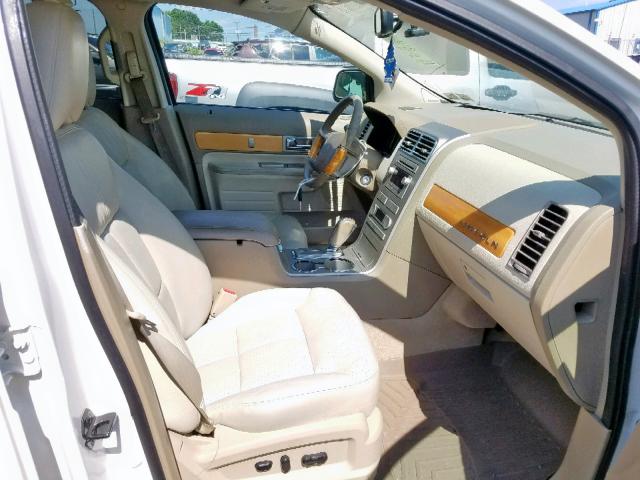 2LMDU88C07BJ13121 - 2007 LINCOLN MKX WHITE photo 5