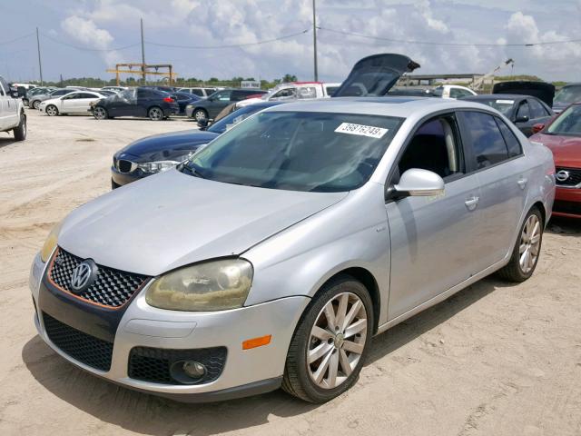 3VWRA7AJ8AM047406 - 2010 VOLKSWAGEN JETTA WOLF SILVER photo 2