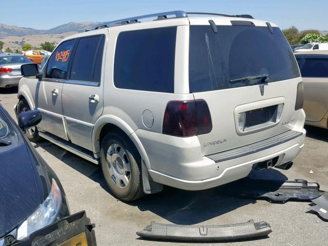 5LMFU27515LJ18018 - 2005 LINCOLN NAVIGATOR WHITE photo 3