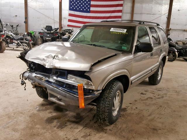 1GNDT13W5Y2143872 - 2000 CHEVROLET BLAZER TAN photo 2