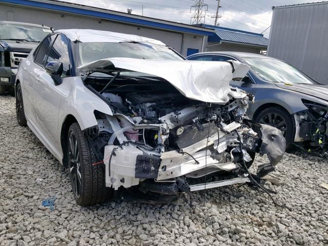 4T1B61HK6JU109166 - 2018 TOYOTA CAMRY XSE WHITE photo 1