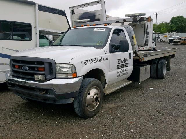 1FDAF56F32EC51589 - 2002 FORD F550 SUPER WHITE photo 2