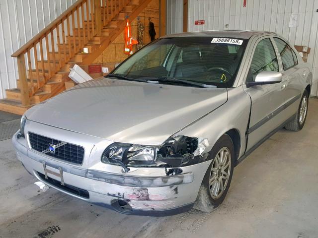 YV1RS61T242386339 - 2004 VOLVO S60 GRAY photo 2