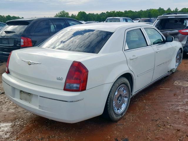 2C3KA53G06H123530 - 2006 CHRYSLER 300 TOURIN WHITE photo 4