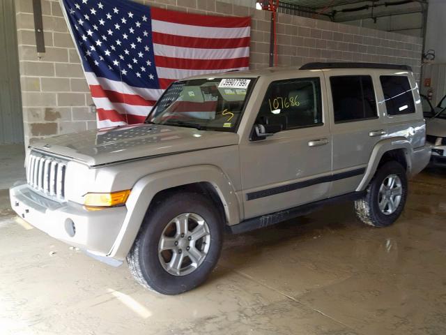 1J8HG48K67C598530 - 2007 JEEP COMMANDER CREAM photo 2