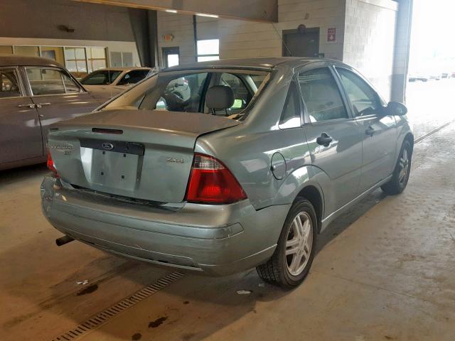 1FAHP34N66W153936 - 2006 FORD FOCUS ZX4 GRAY photo 4