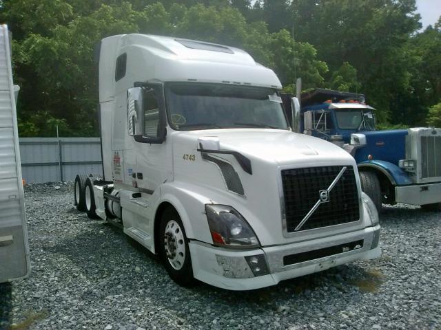 4V4NC9EH7DN564743 - 2013 VOLVO VN VNL WHITE photo 1