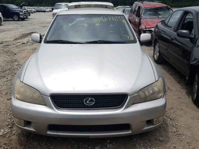 JTHBD192530070748 - 2003 LEXUS IS 300 SILVER photo 9