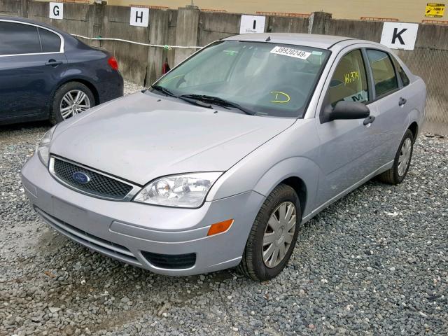 1FAFP34N27W134308 - 2007 FORD FOCUS ZX4 SILVER photo 2