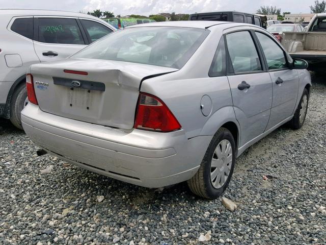 1FAFP34N27W134308 - 2007 FORD FOCUS ZX4 SILVER photo 4