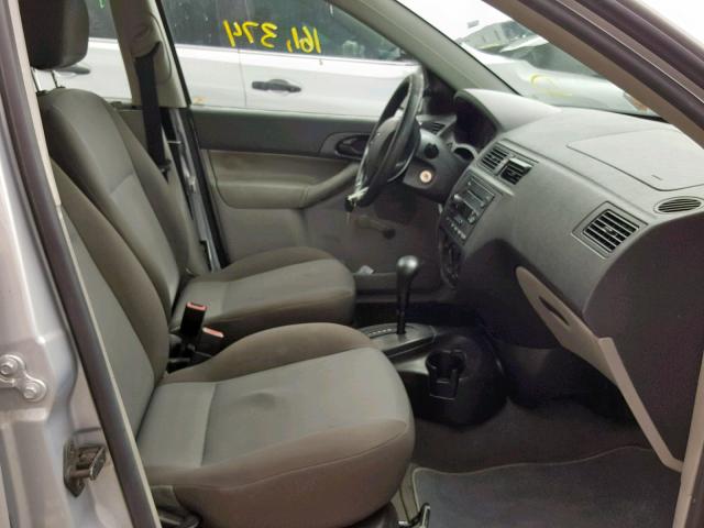 1FAFP34N27W134308 - 2007 FORD FOCUS ZX4 SILVER photo 5